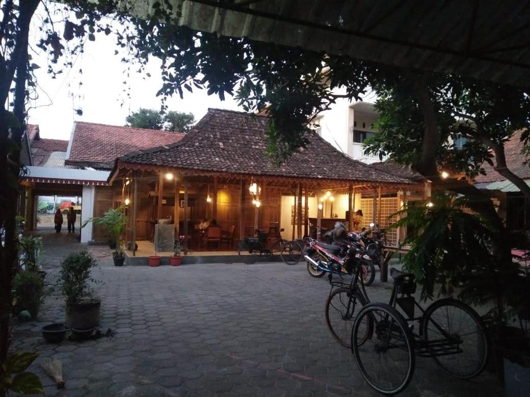 Diaga Grha Hotel Джокьякарта Экстерьер фото