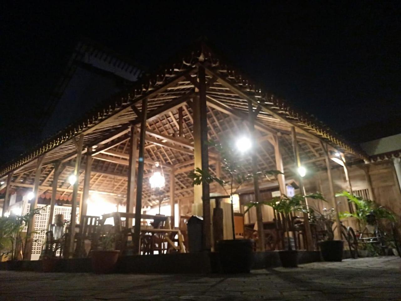 Diaga Grha Hotel Джокьякарта Экстерьер фото